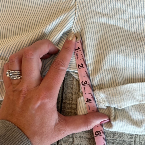 LEVI’s Women’s striped blue/white cuffed shorts size: 31 - Picture 4 of 7